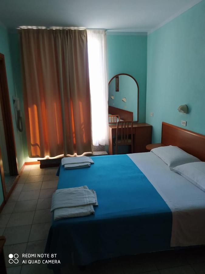 Hotel Blue Moon Ρίμινι Εξωτερικό φωτογραφία