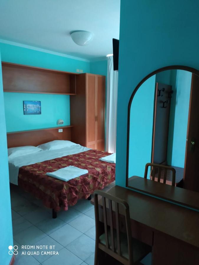 Hotel Blue Moon Ρίμινι Εξωτερικό φωτογραφία