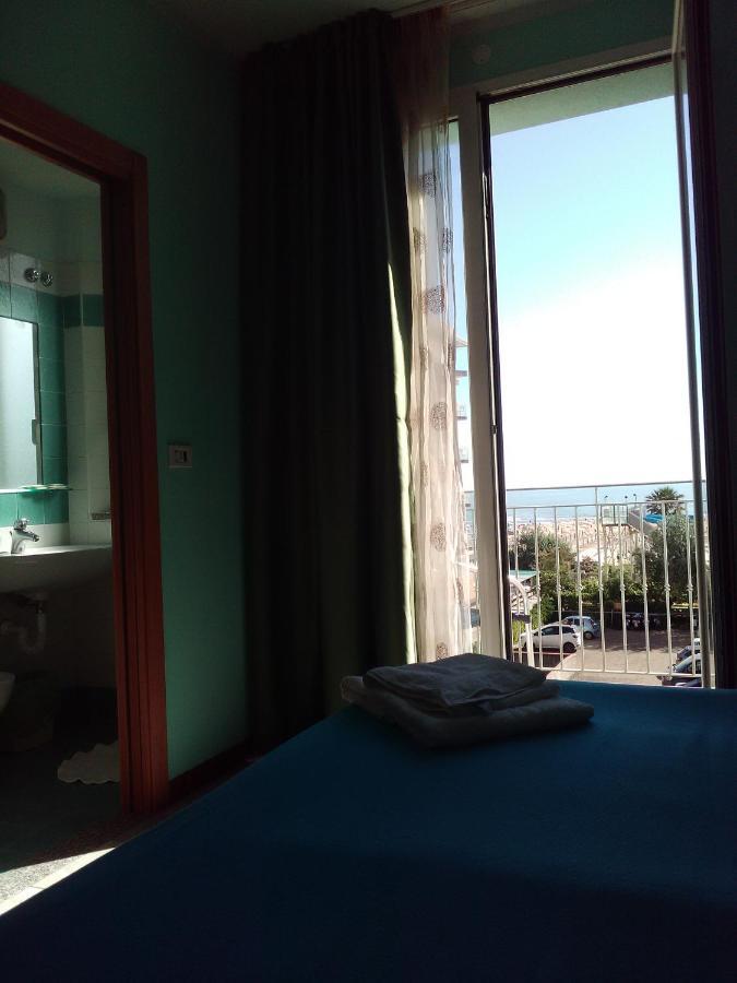 Hotel Blue Moon Ρίμινι Εξωτερικό φωτογραφία