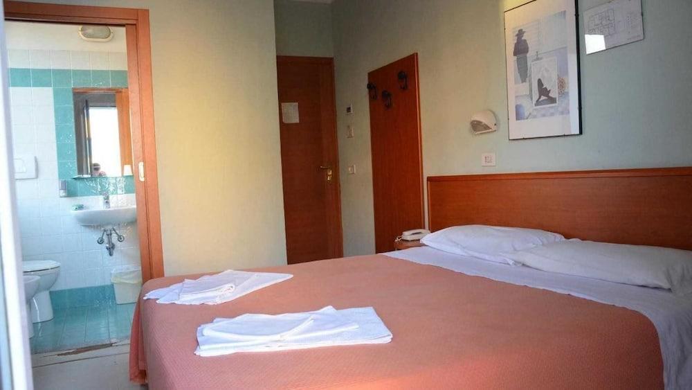 Hotel Blue Moon Ρίμινι Εξωτερικό φωτογραφία