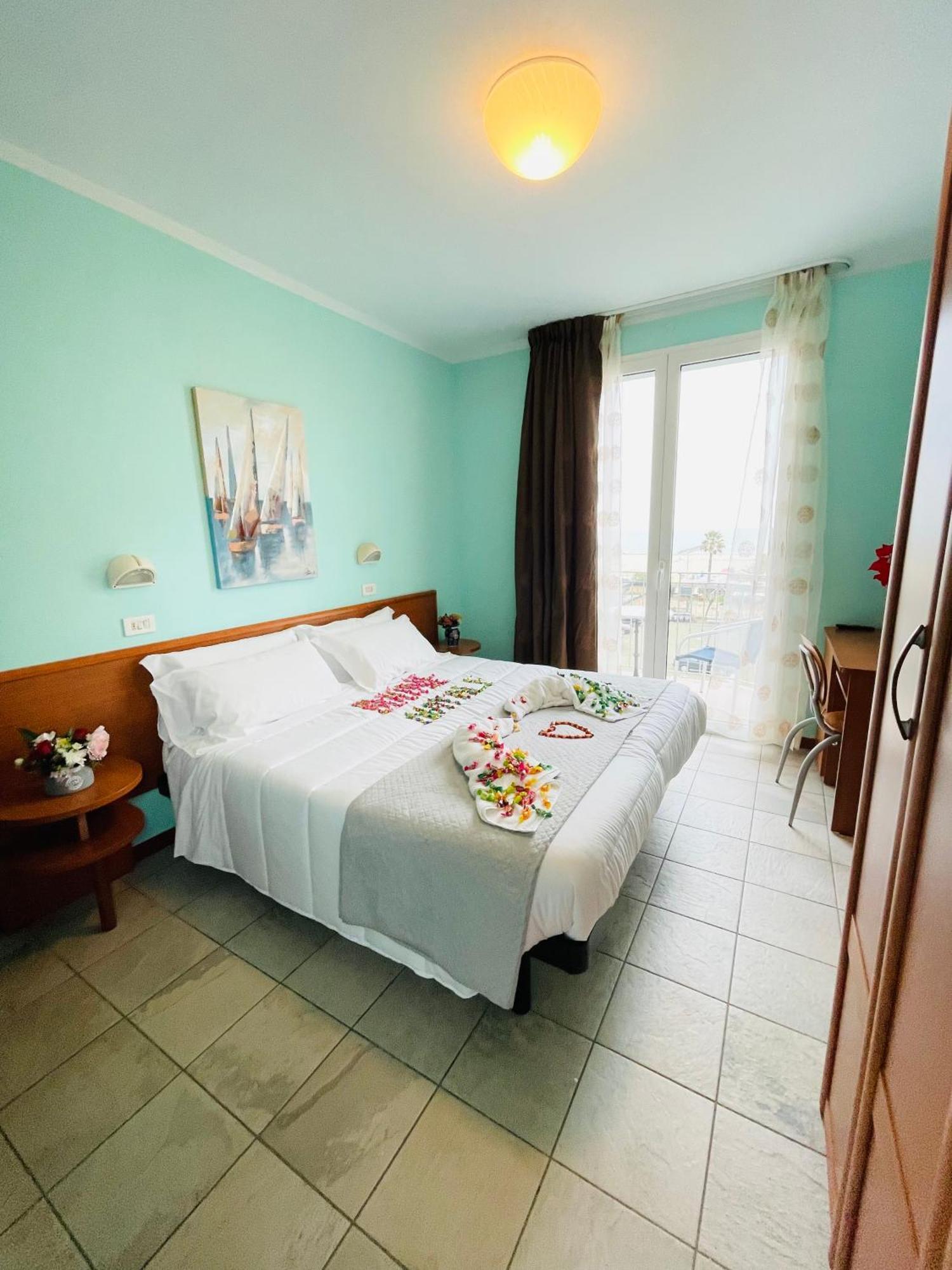 Hotel Blue Moon Ρίμινι Εξωτερικό φωτογραφία