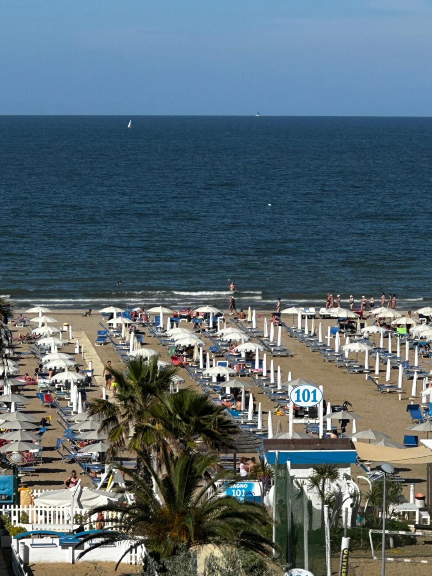 Hotel Blue Moon Ρίμινι Εξωτερικό φωτογραφία