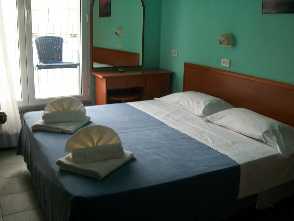 Hotel Blue Moon Ρίμινι Εξωτερικό φωτογραφία