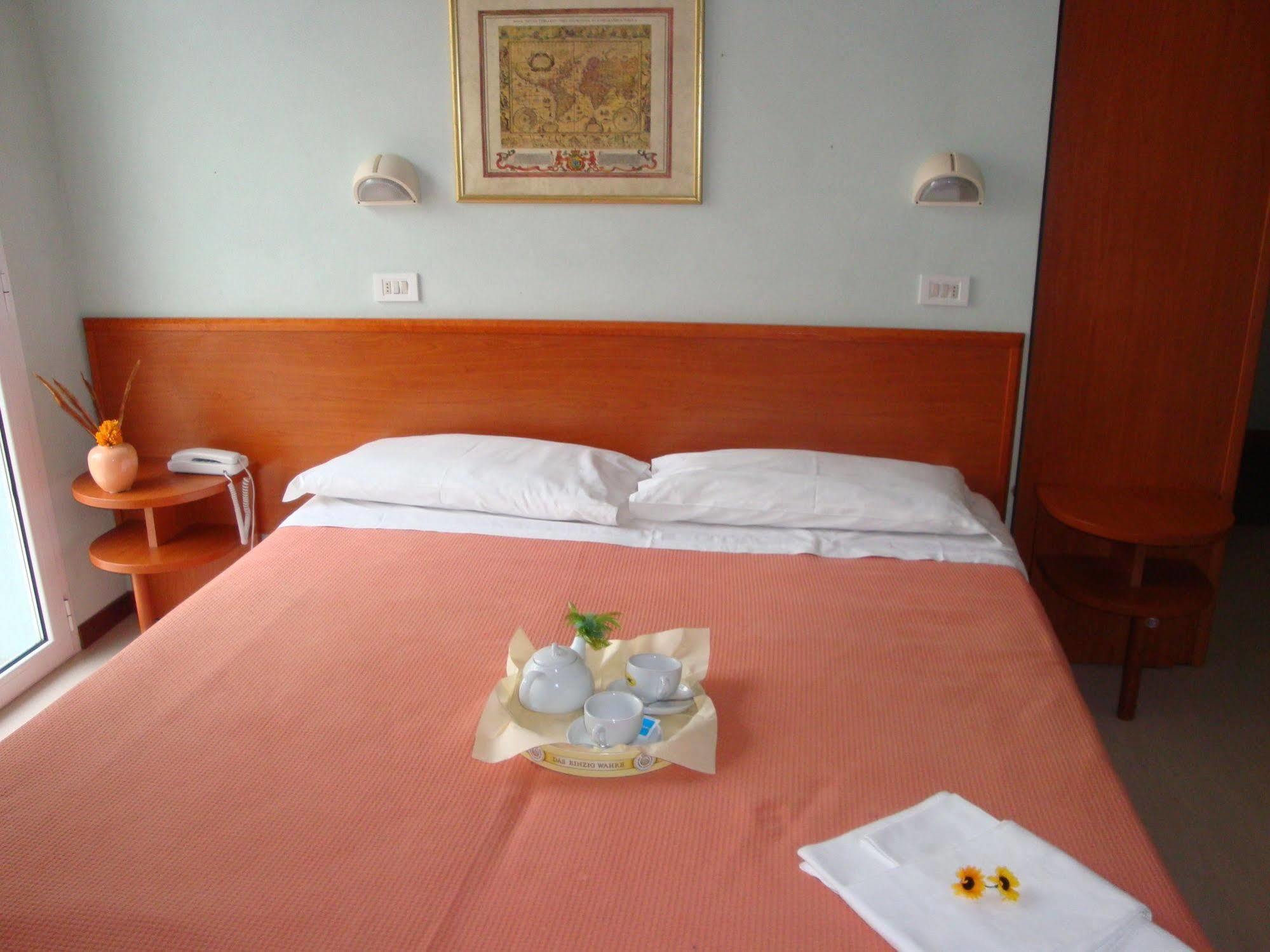 Hotel Blue Moon Ρίμινι Εξωτερικό φωτογραφία