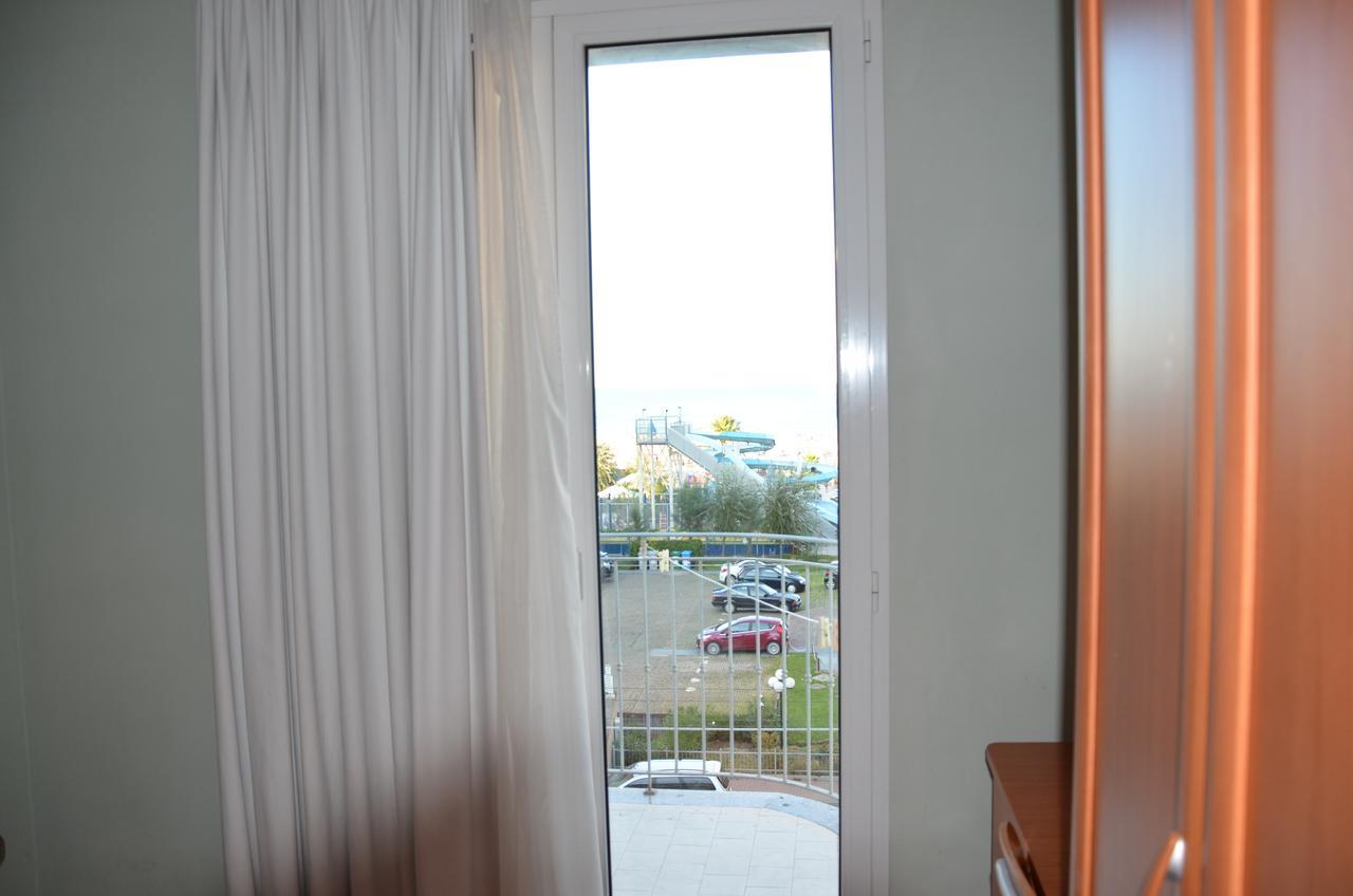 Hotel Blue Moon Ρίμινι Εξωτερικό φωτογραφία