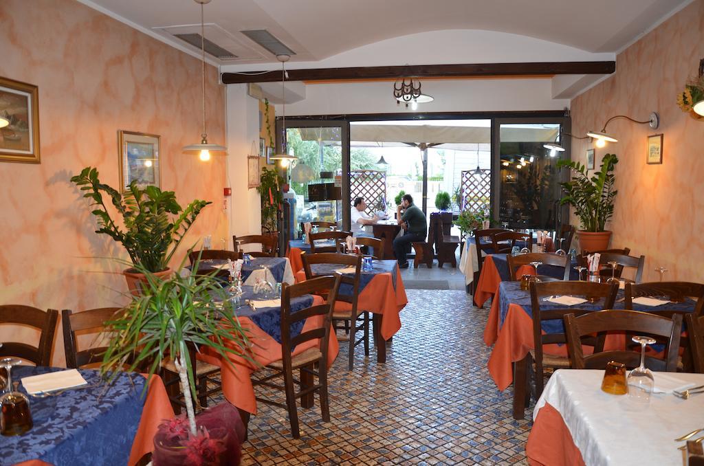 Hotel Blue Moon Ρίμινι Εξωτερικό φωτογραφία